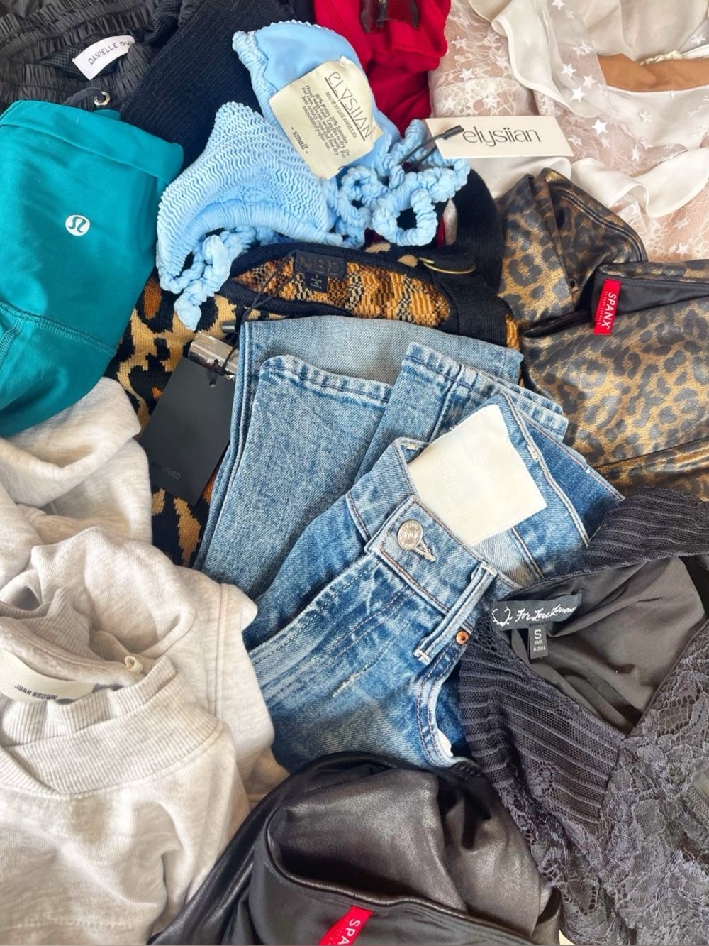 25 clothing pieces for women :)